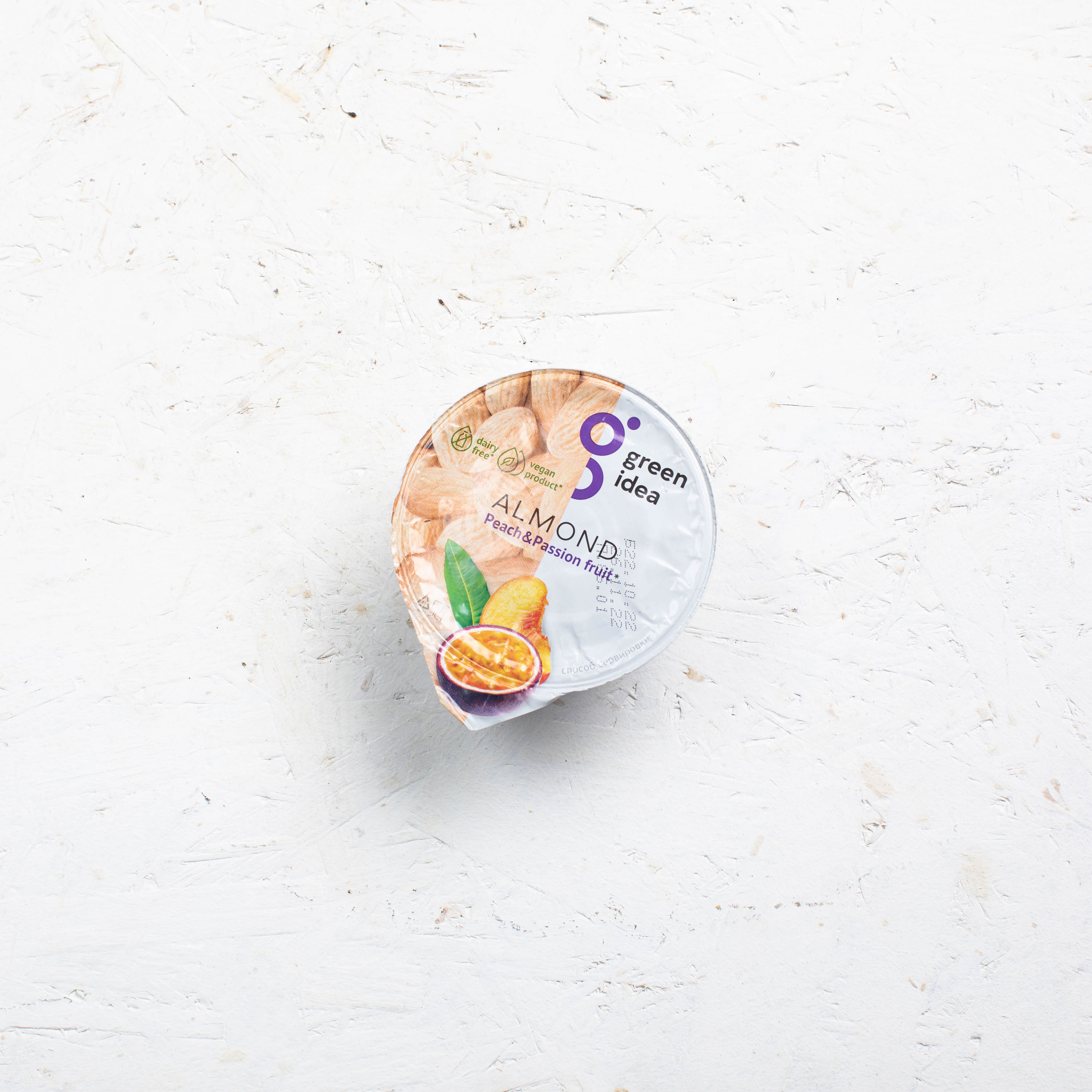 Йогурт миндальный с персиком и маракуйей
